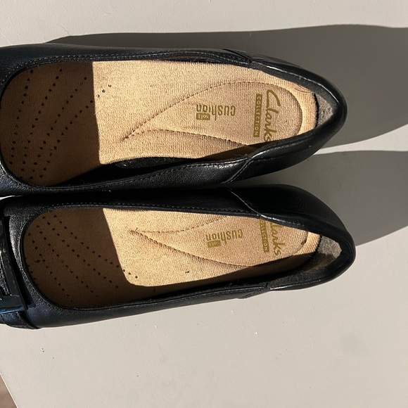 Black Clarks flats with buckle across front women’s 7 - Picture 2 of 6